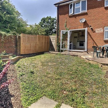 Home-From-Home - Self Catering Garden Apartment, Уотърлувил Екстериор снимка