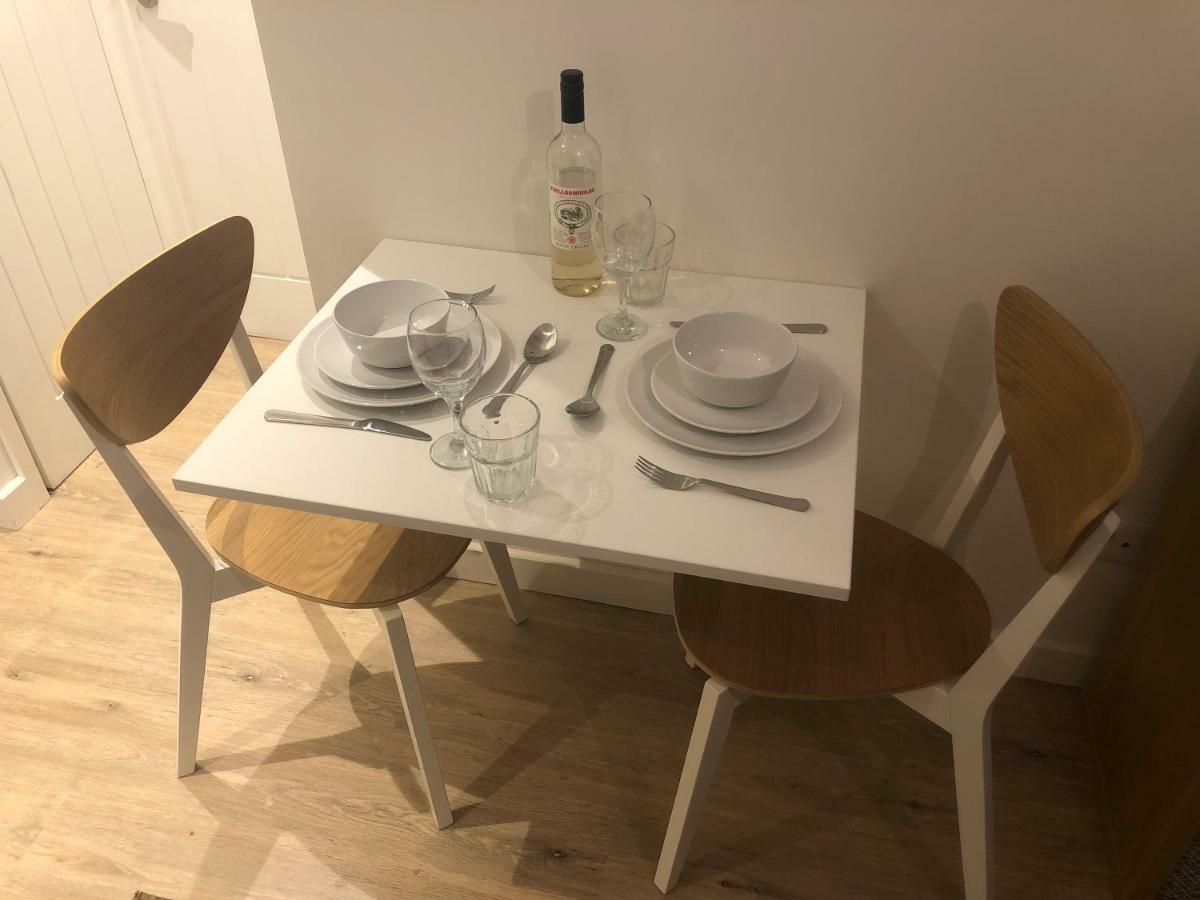 Home-From-Home - Self Catering Garden Apartment, Уотърлувил Екстериор снимка