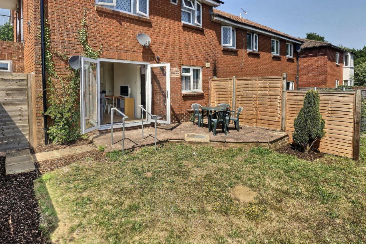 Home-From-Home - Self Catering Garden Apartment, Уотърлувил Екстериор снимка
