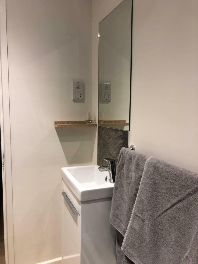 Home-From-Home - Self Catering Garden Apartment, Уотърлувил Екстериор снимка