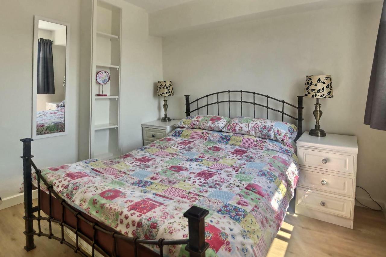 Home-From-Home - Self Catering Garden Apartment, Уотърлувил Екстериор снимка